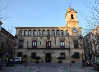 Minuto de silencio en Alcalá la Real por el asesinato de la joven de 14 años
