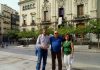 El Ayuntamiento instala un lazo para unirse en solidaridad con niños y adolescentes con cáncer mediante la campaña ‘Enciéndelo en oro y enciende la esperanza’