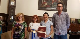 La alcaldesa de Úbeda recibe a la campeona de Campeonato del Mundo de Atletismo de Media Maratón para Veteranos, celebrado en Málaga