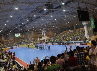 Partidazo de fútbol sala en el pabellón de IFEJA