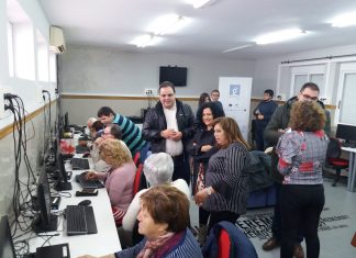 «Cruz del Lloro» realiza una amplio programa de actividades en su CAPI para acercar las TIC a toda la barriada marteña