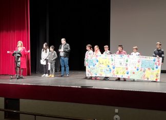 Más de 300 escolares de la ciudad de Martos participan en la celebración del Día Internacional de la Infancia