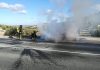 Incendio de un coche en la carretera Fuerte del Rey
