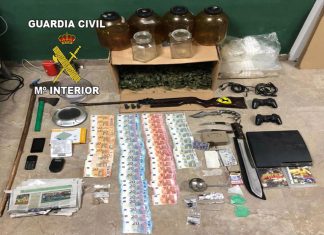 La Guardia Civil ha detenido a tres personas en dos intervenciones, como presuntas autoras de dos delitos contra la salud Pública