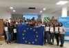 El coordinador del Instituto Andaluz de la Juventud entrega los diplomas del programa Erasmus+ de Juventud