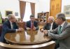 Reyes subraya el compromiso de Caja Rural de Jaén para evitar la exclusión financiera de los pequeños municipios