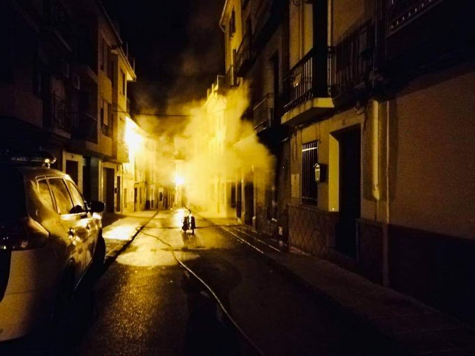 Evacuada una anciana de 89 años al hospital tras un incendio de vivienda en Los Villares