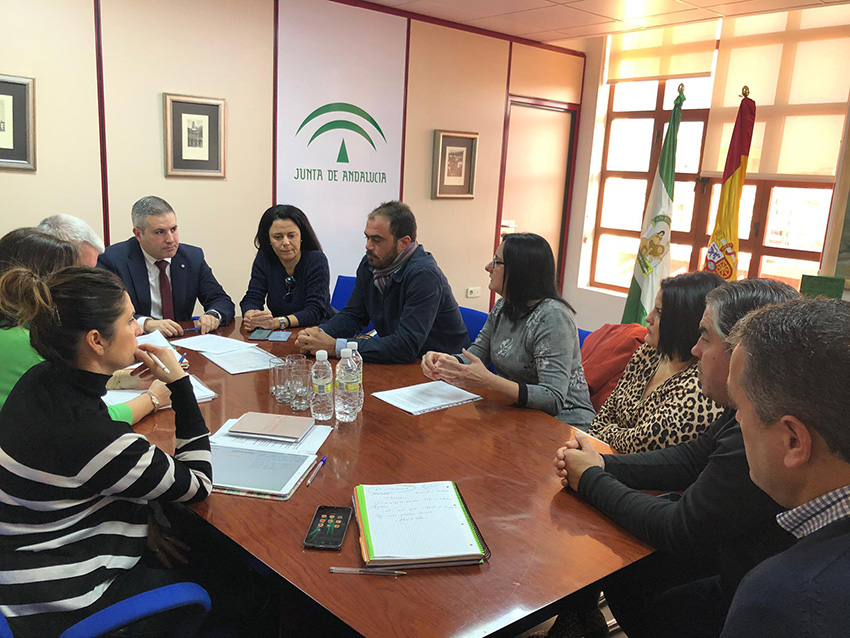 La Delegación de Educación impulsa un grupo de trabajo para mejorar el transporte escolar de Alcaudete
