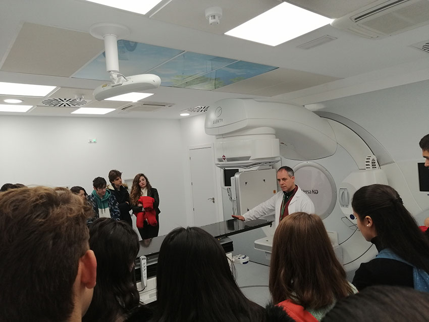 Alumnos del centro ‘Pedro Poveda’ visitan la Unidad de Oncología Radioterápica y Radiofísica del Hospital de Jaén