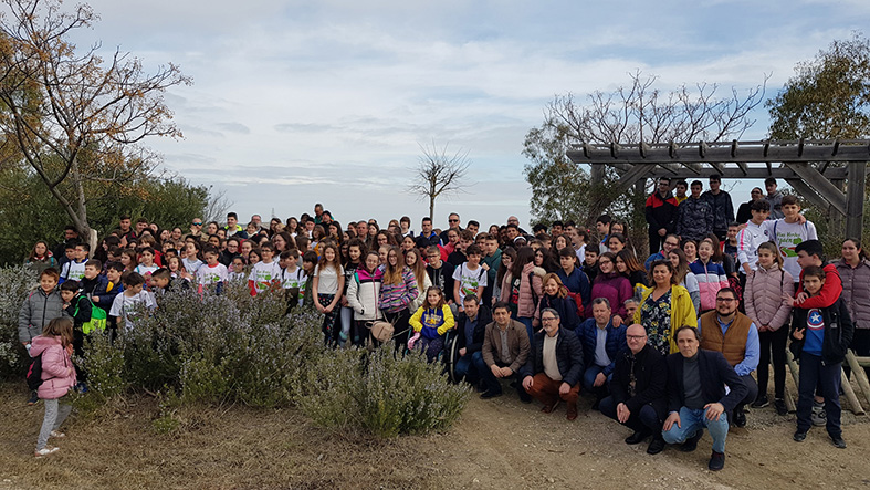 Unos 250 escolares participan en la Marcha Popular por el Clima en la Vía Verde del Aceite