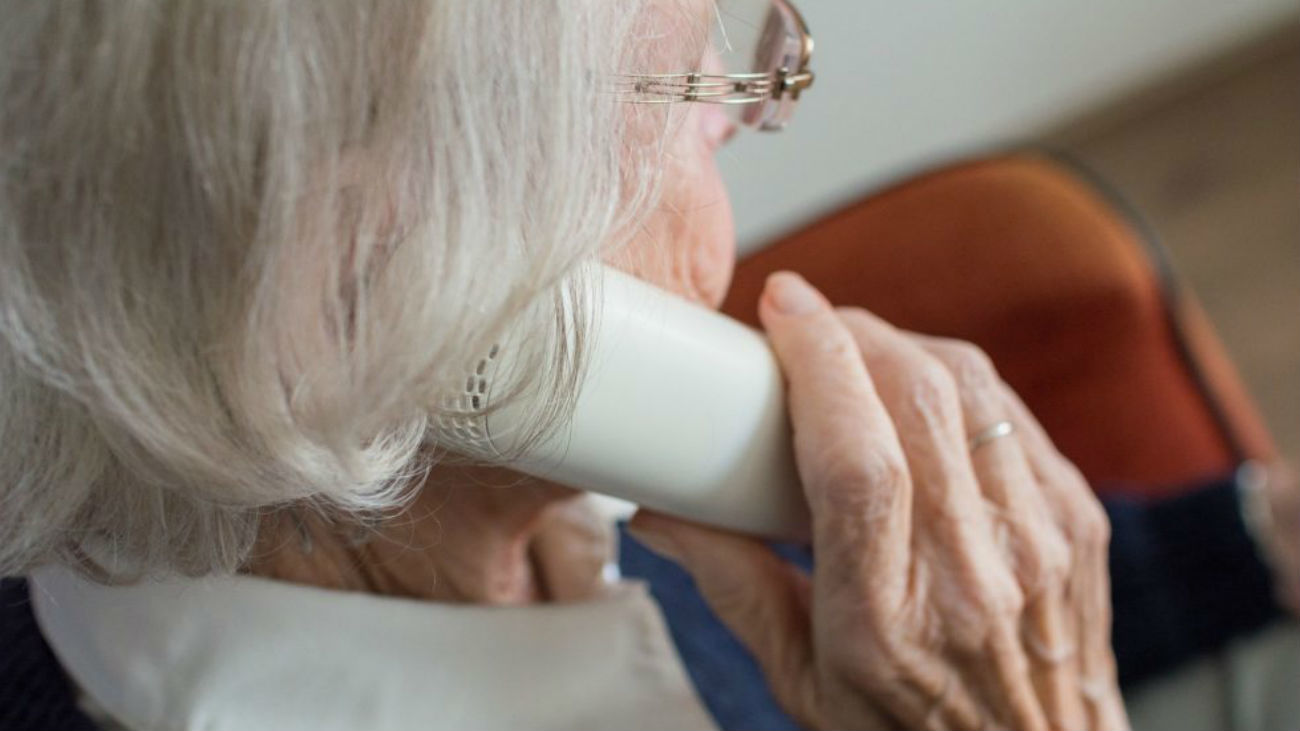Andalucía se suma a la campaña de acompañamiento telefónico a personas mayores que se sientan solas
