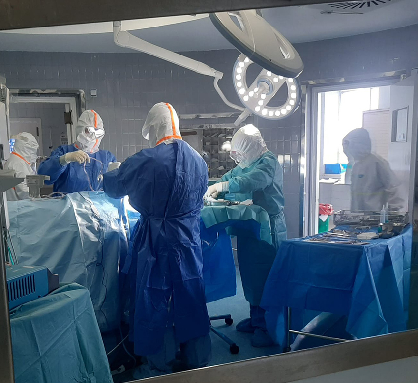 La Unidad de Neurocirugía del Hospital de Jaén interviene con éxito a un paciente con Covid-19