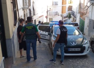 La Guardia Civil ha detenido a dos personas, como presuntas autoras de 15 delitos de robo en Martos