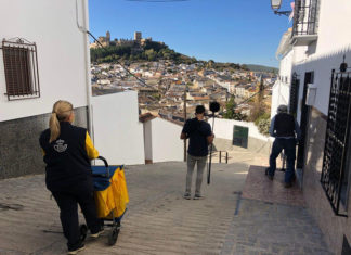 Una cartera rural de Alcalá la Real en el rodaje de “Cartas de España”, la nueva serie documental en la que colabora Correos