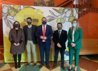 Reyes valora el esfuerzo del Ayuntamiento de Martos por “mantener viva” la Fiesta de la Aceituna pese a la pandemia