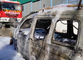 Incendio de un vehículo en Porcuna