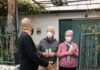 Reparto de geles por el Patronato de Asuntos Sociales