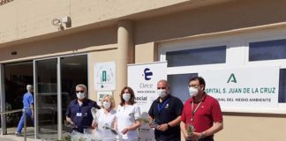 El Hospital de Úbeda reparte 2.000 plantas para conmemorar el Día del Medio Ambiente