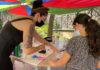 Actividad de reciclaje y sostenibilidad con niños de El Valle en los huertos sociales del barrio