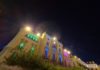 El Palacio Municipal ilumina su fachada de verde, añil y rosa con motivo del Día Mundial del Cáncer de Mama Metastásico