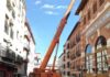Una grúa de grandes dimensiones para las instalaciones en el Palacio Condestable