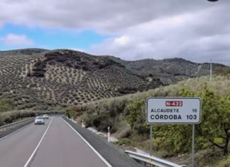 Accidente mortal de un joven de 19 años al salirse de la carretera el turismo que conducía en Castillo de Locubín