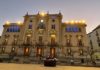 El Ayuntamiento se ilumina esta noche de naranja con motivo del Día Mundial de la Esclerosis Múltiple