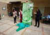 Residentes del centro José López Barneo realizan un mural conmemorativo del Día de Andalucía