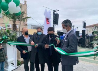 El presidente de la Diputación participa en la inauguración de la Plaza de la Autonomía de La Bobadilla
