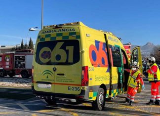 Evacuado un hombre al hospital tras un incendio en su vivienda en Alcalá la Real