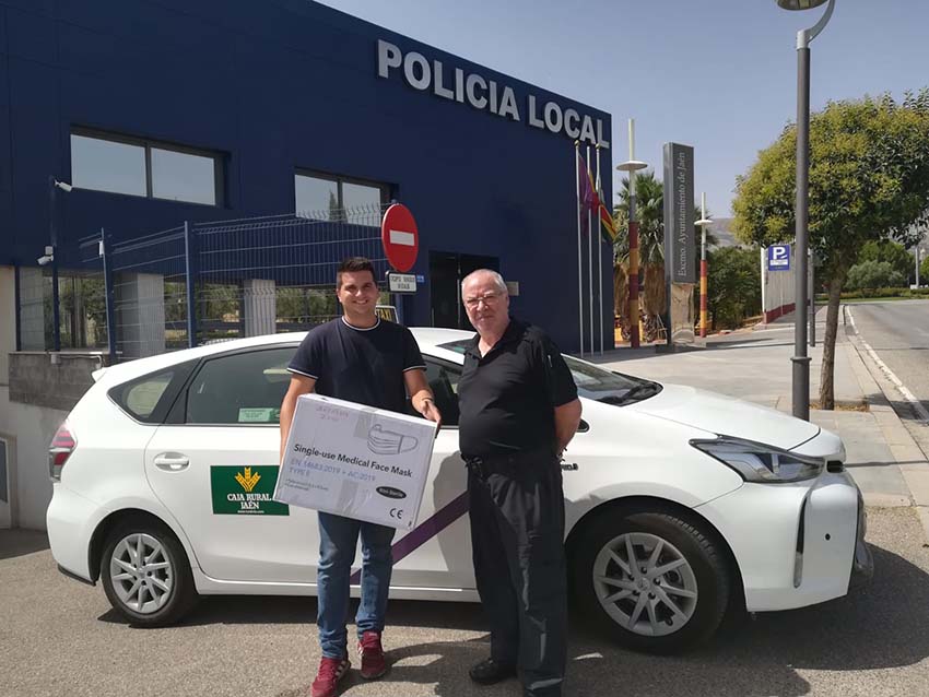 A tiempo George Eliot lava Remesa de 2.000 mascarillas a Radio Taxi y a la Asociación Gremial  Provincial de Auto Taxi - Puerta Barrera