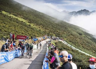 Evenepoel da un nuevo golpe en Les Praeres, donde gana Meintjes