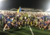 Francisco Reyes entrega la VIII Copa Presidente Diputación de Fútbol al CD Navas