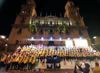 Ante la catedral de Jaén, presentación del Jaén Paraíso Interior Fútbol Sala de la temporada 2022-2023