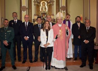 El presidente de la Diputación asiste a la entrega de las llaves de La Carolina a Nuestro Padre Jesús Nazareno