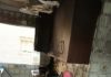 Efectivos de Bomberos y Policía Local atienden un incendio en un edificio de la avenida de Granada originado en una cocina
