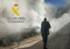 La Guardia Civil sofoca un incendio de neumáticos en su fase de propagación