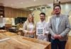 Turismo entrega la placa ‘OleotourJaén’ al Restaurante ‘Vandelvira’ de Baeza
