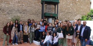 Alumnos belgas conocen como se produce en el aceite de oliva
