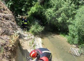 Rescate de una vecino precipitado en Los Villares