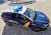 Un Policía Nacional salva a una niña de morir ahogada en la playa