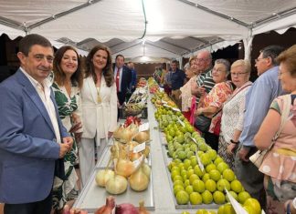 Reyes ensalza la riqueza de los productos agroalimentarios jiennenses en el Concurso Hortofrutícola de Alcaudete