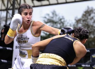 La boxeadora jiennense Marta López disputa un combate estilo profesional en París