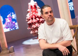 El diseñador jiennense Leandro Cano luce su creatividad con la famosa «gitana»