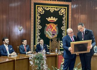 Acto de entrega a Pedro Mercado del título de hijo predilecto de Arjona