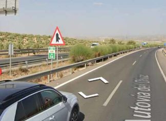Varias personas lesionadas en Jaén al colisionar un vehículo con otro que circulaba en sentido contrario