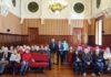 El presidente de la Diputación recibe a alumnado del Aula Abierta de Mayores de la Universidad de Jaén