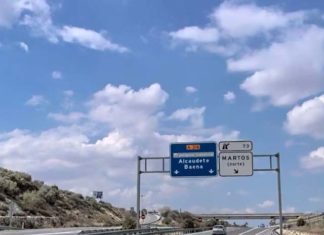 Muere un hombre de 50 años en una colisión frontal entre un turismo y una furgoneta en Martos