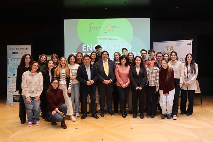 dipu. Reyes mantiene un encuentro con beneficiarios de Talentium Jaén en Bruselas 0