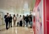 Catalina García visita en el Hospital de Jaén la exposición ‘Retratos con Esperanza’ sobre pacientes con cáncer de mama